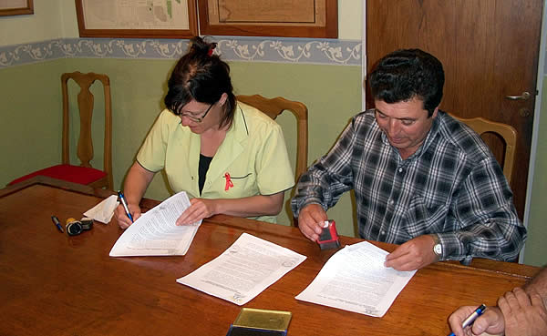 FOTO: El Municipio firma convenio con la C.E.Vic