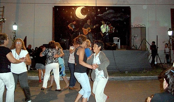 FOTO: Baile con La Icha y el Teco Bazán.