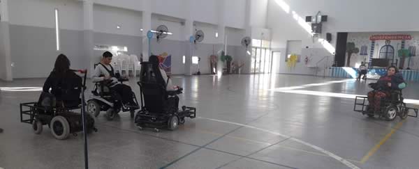 Entrenamiento de Power chair y Básquet sobre silla de ruedas 